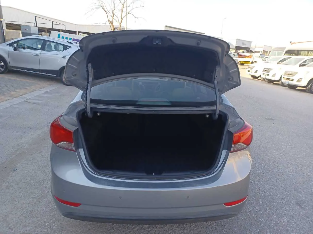 Car image 19