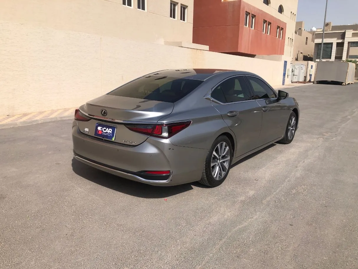 Car image 5