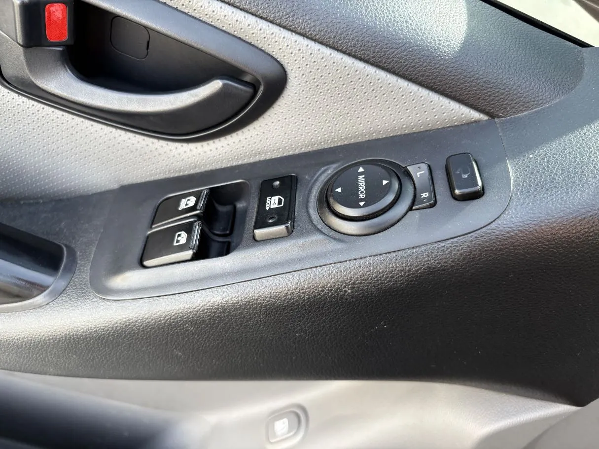 Car image 25