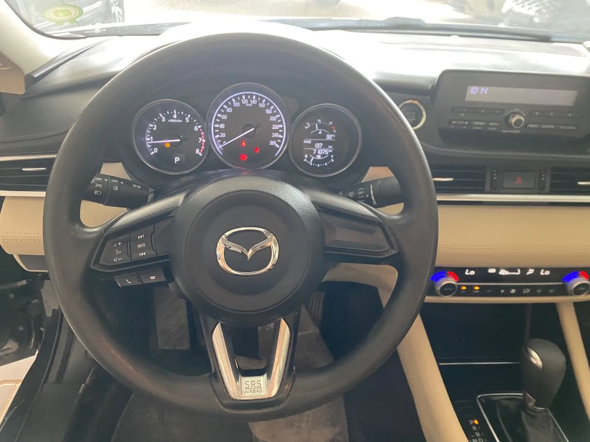 Car image 16
