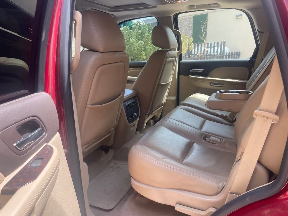 Car image 16