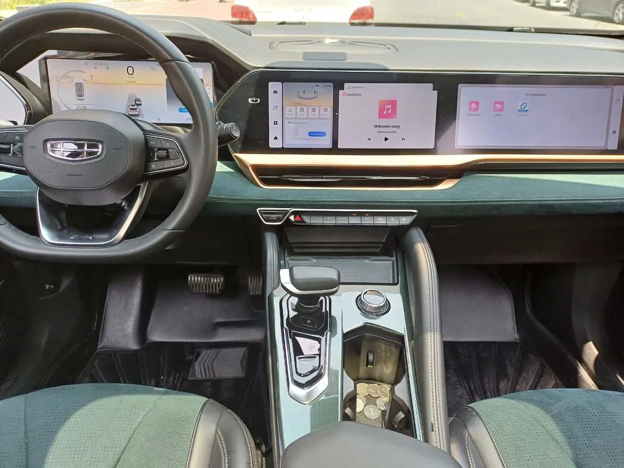Car image 16
