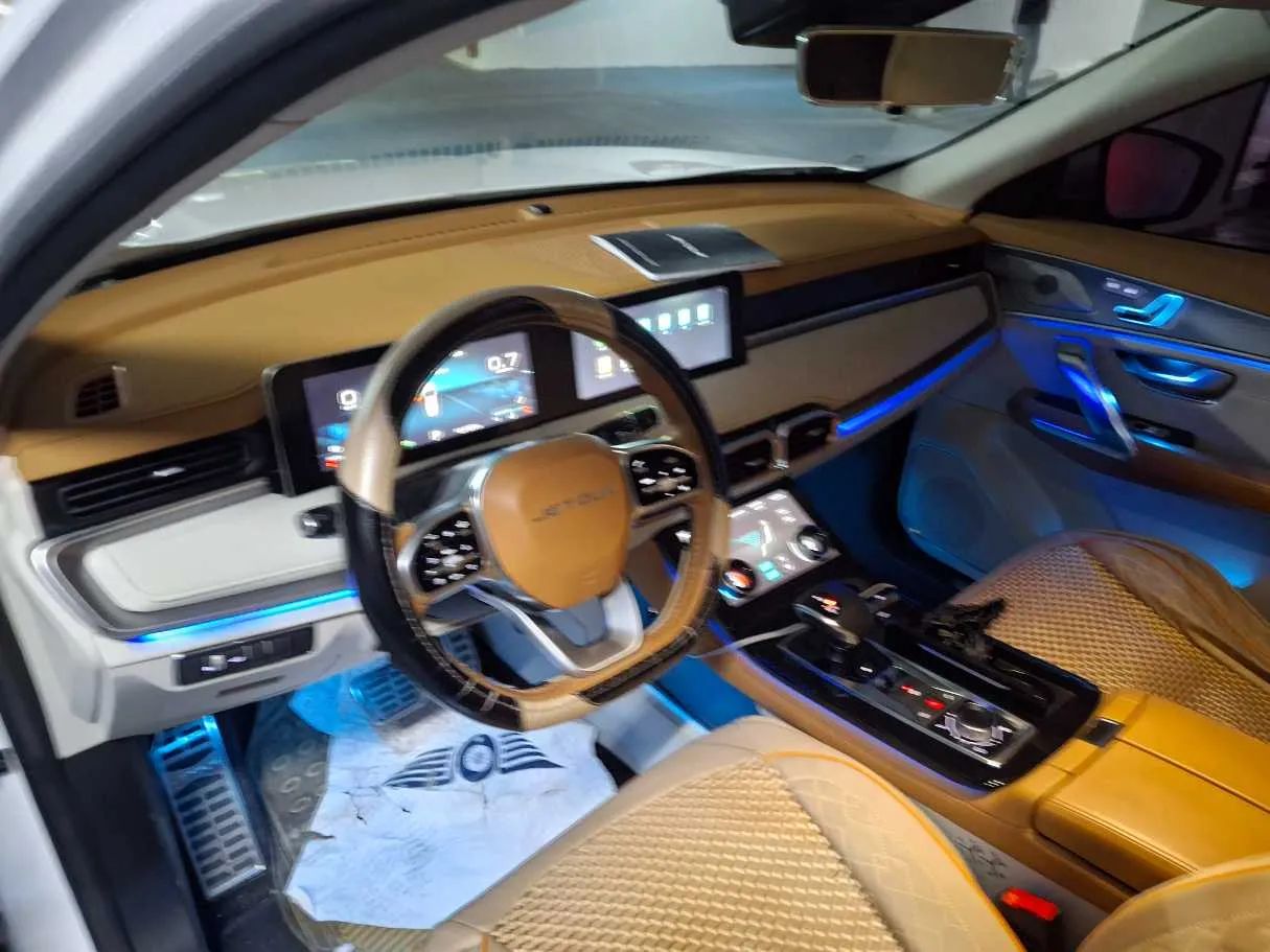 Car image 11