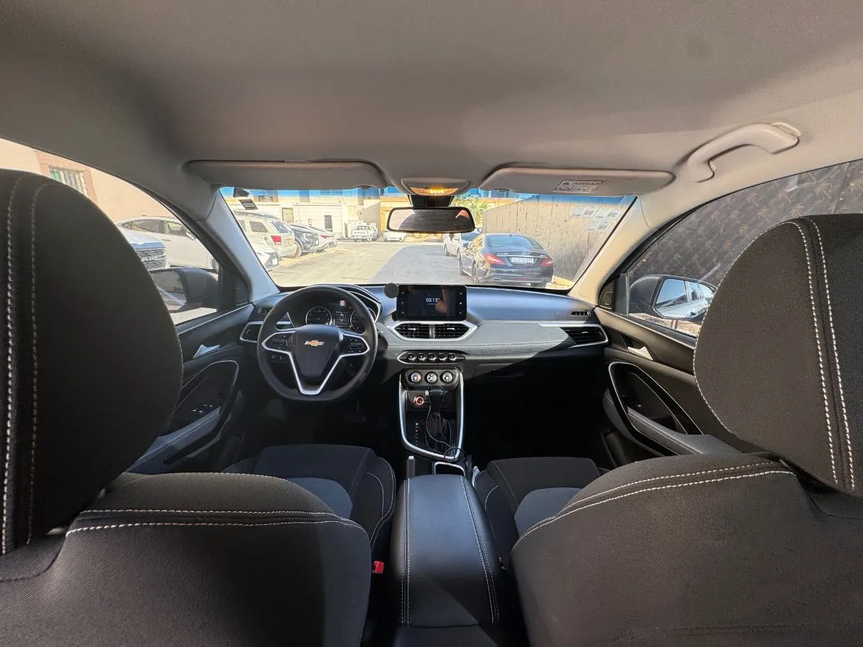 Car image 14