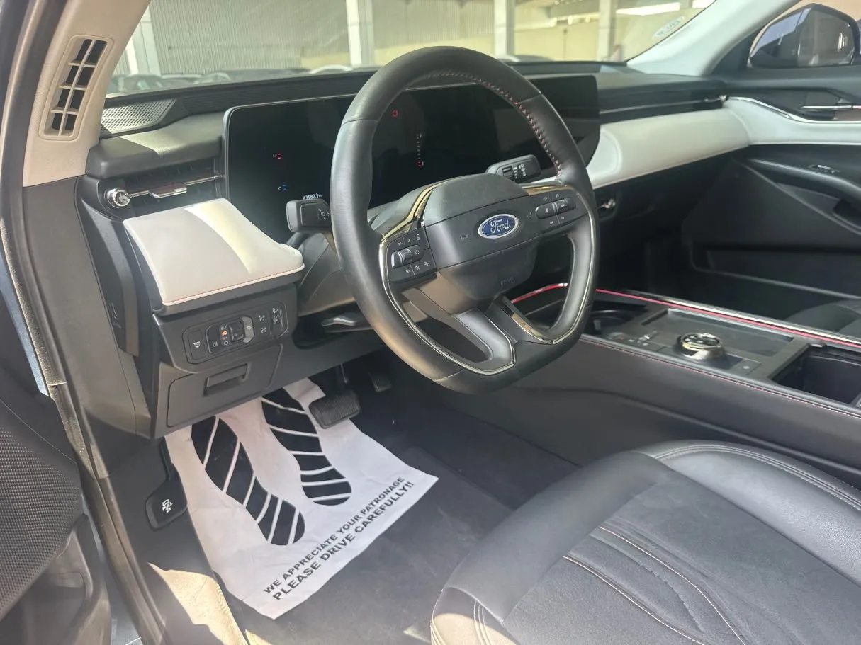 Car image 13
