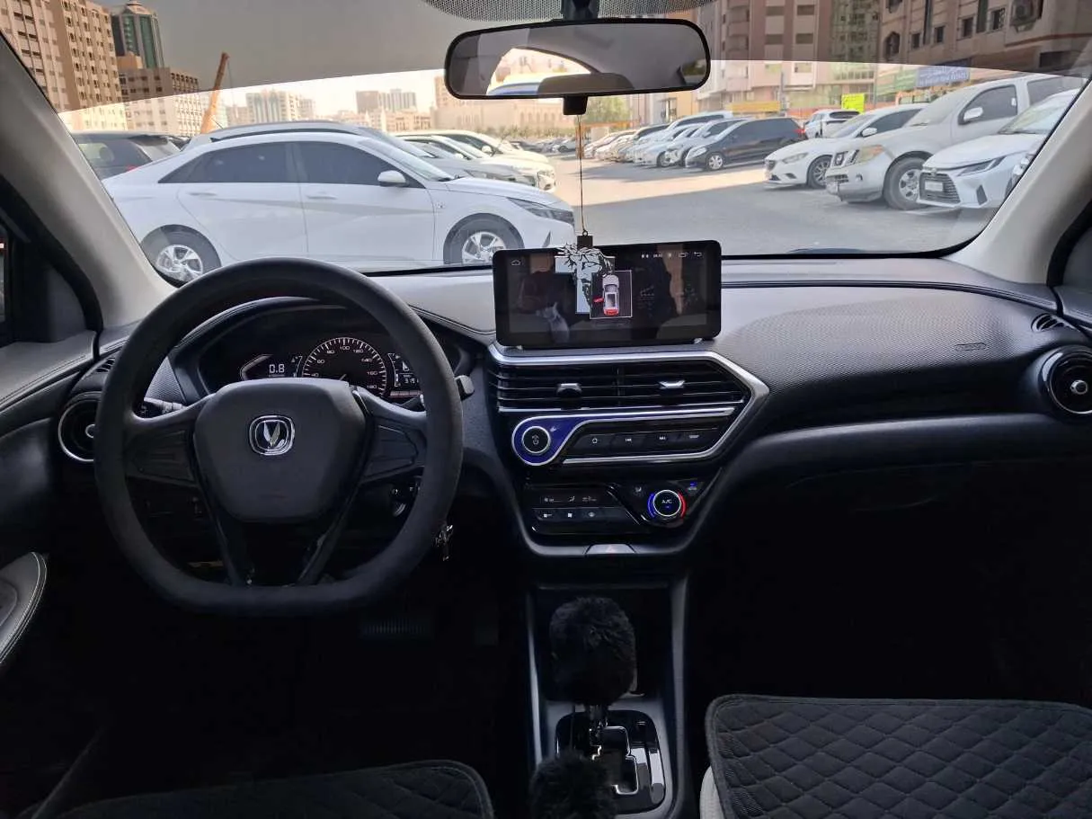 Car image 15