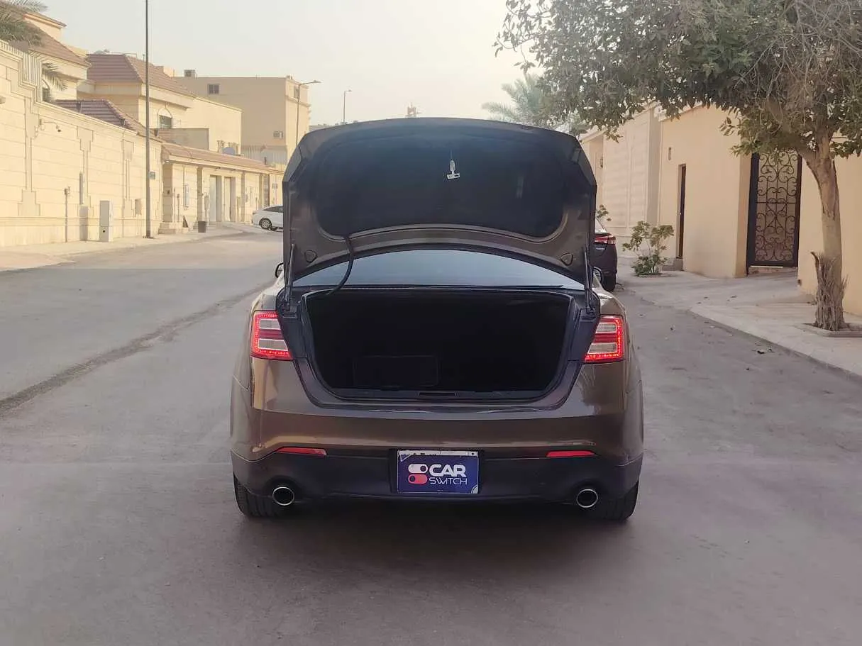 Car image 26