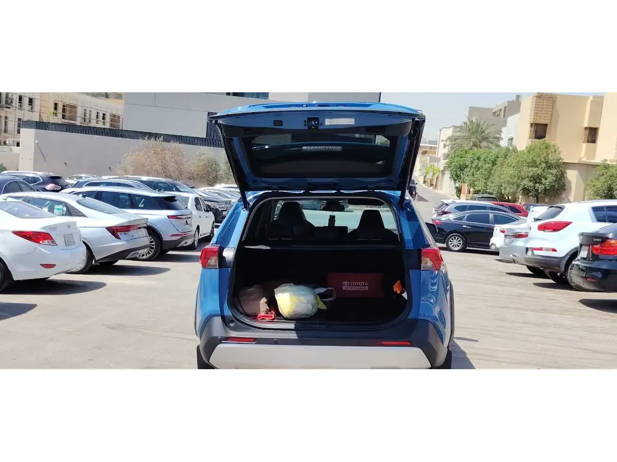 Car image 20