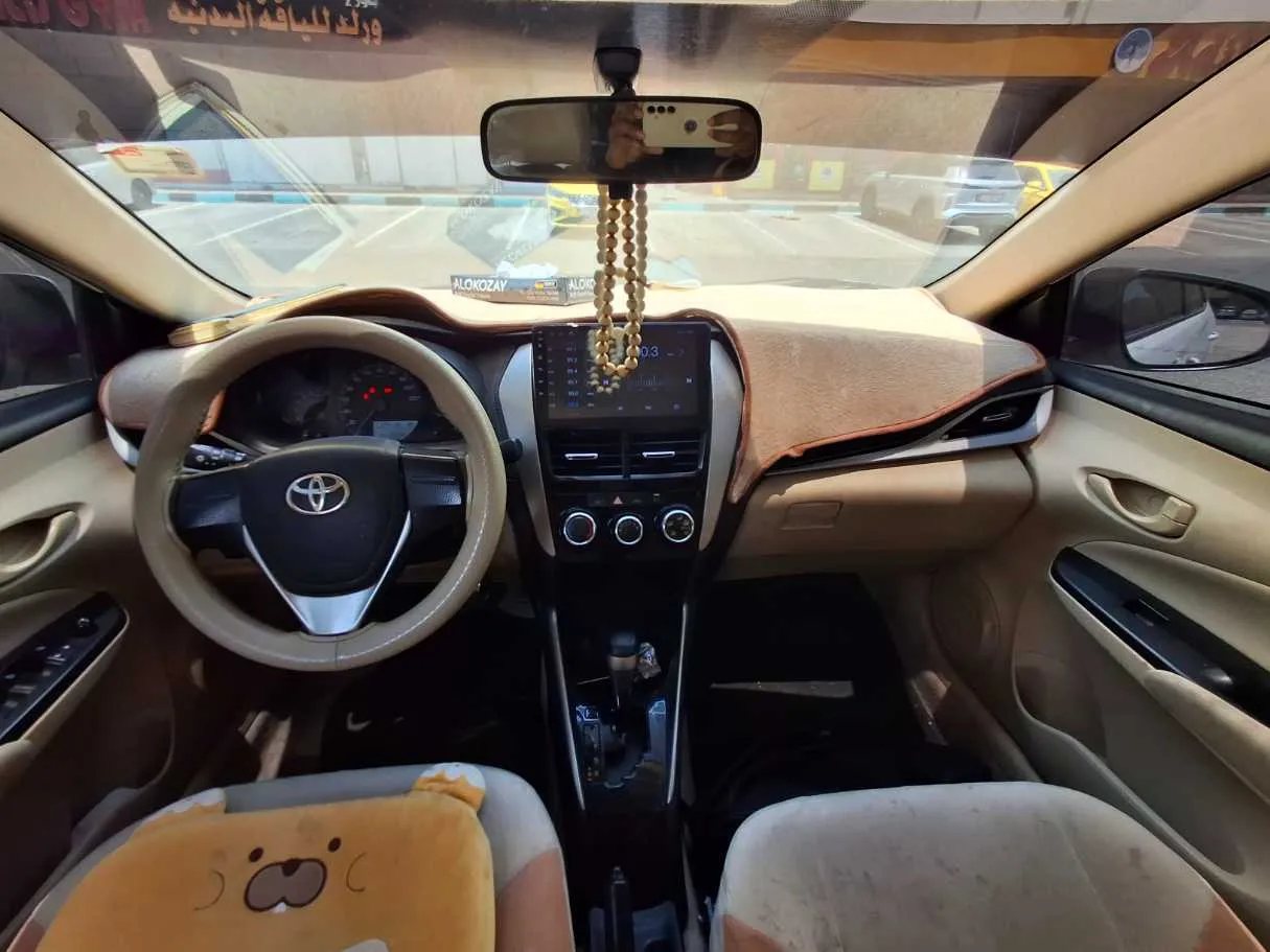 Car image 14