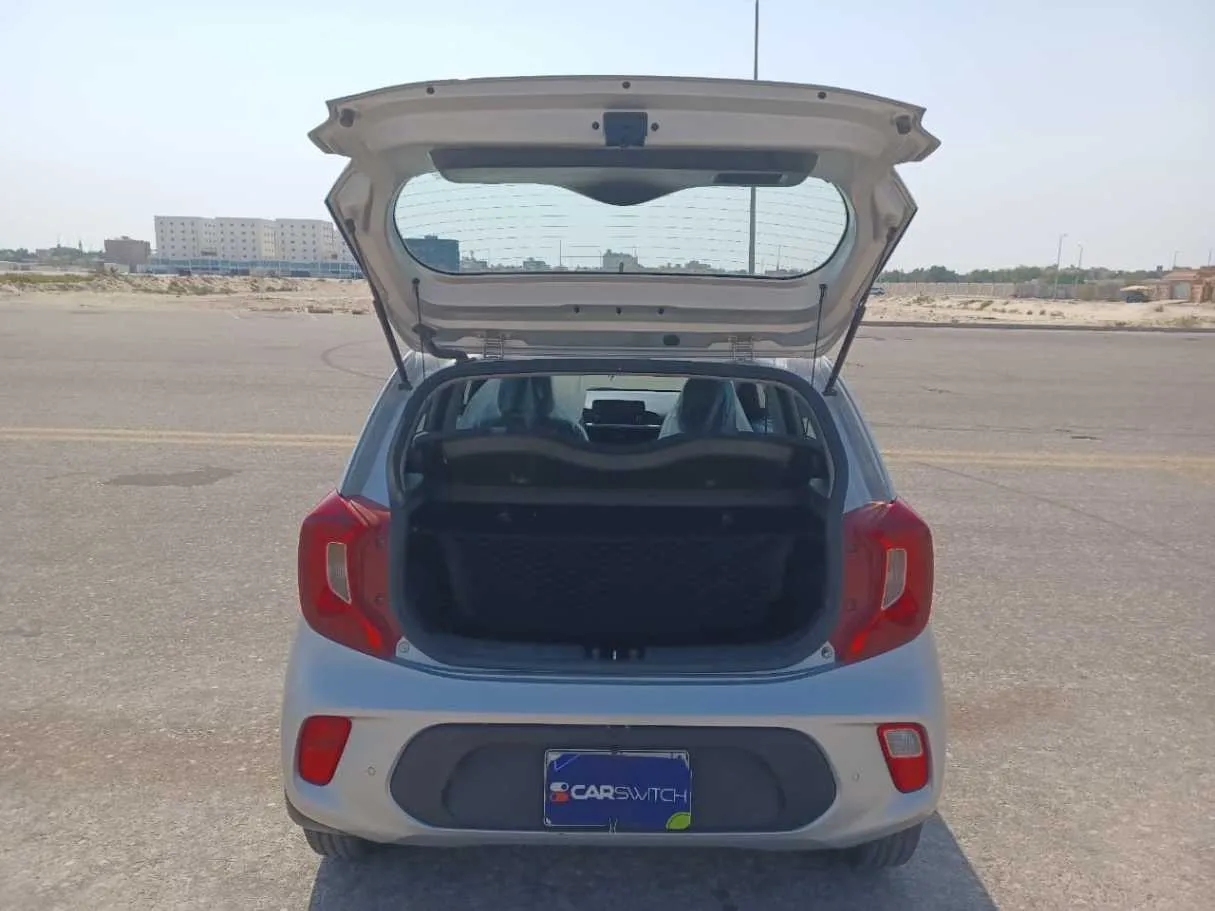 Car image 17