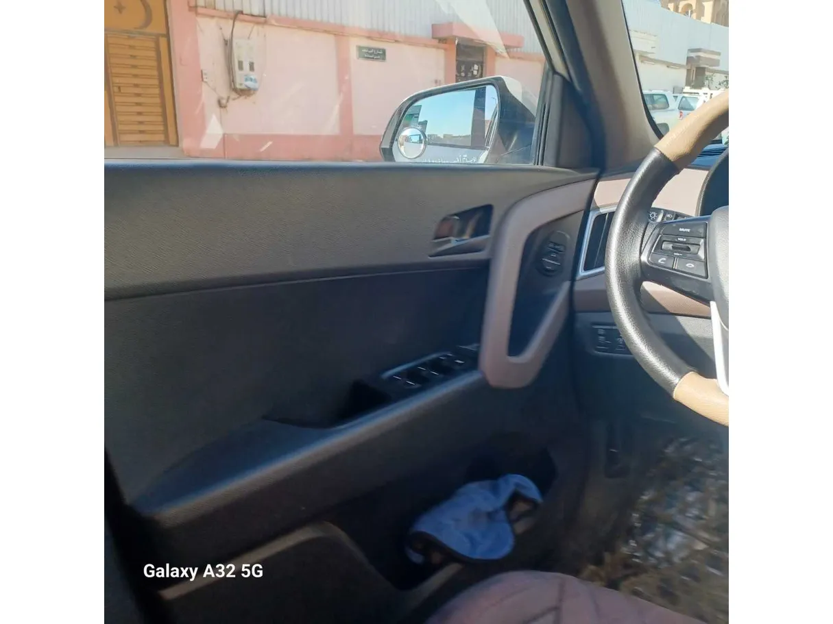 Car image 26