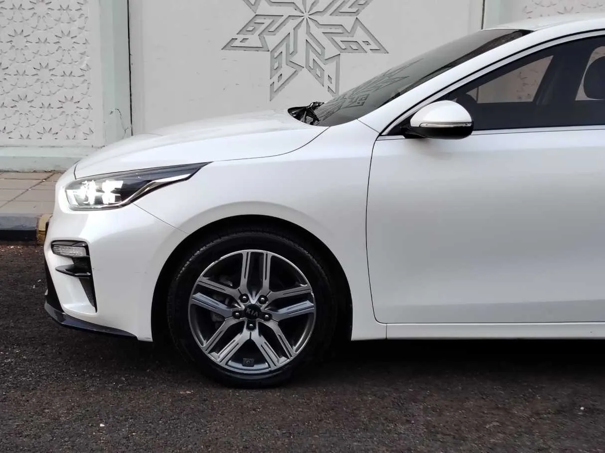 Car image 11