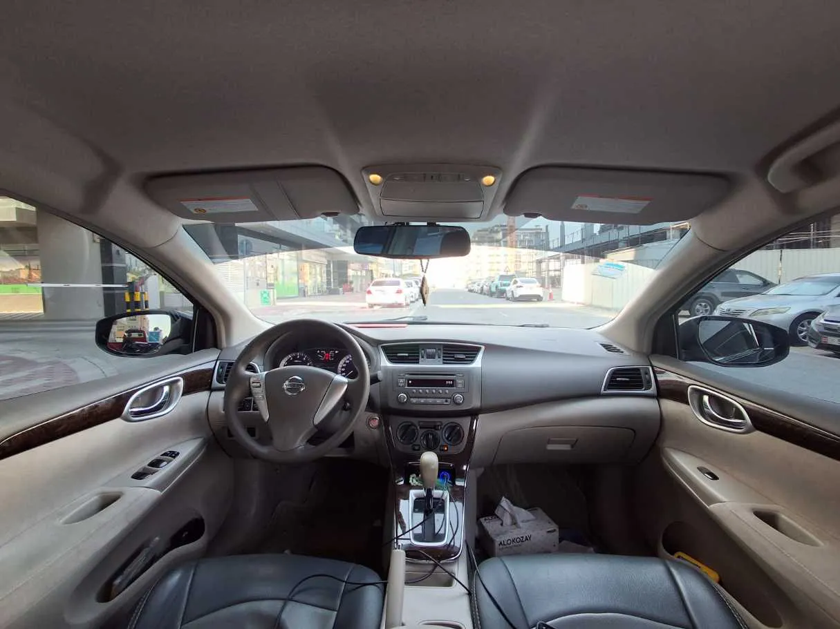 Car image 13