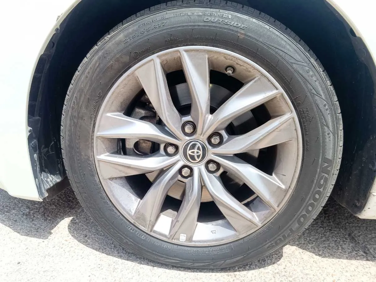 Car image 10