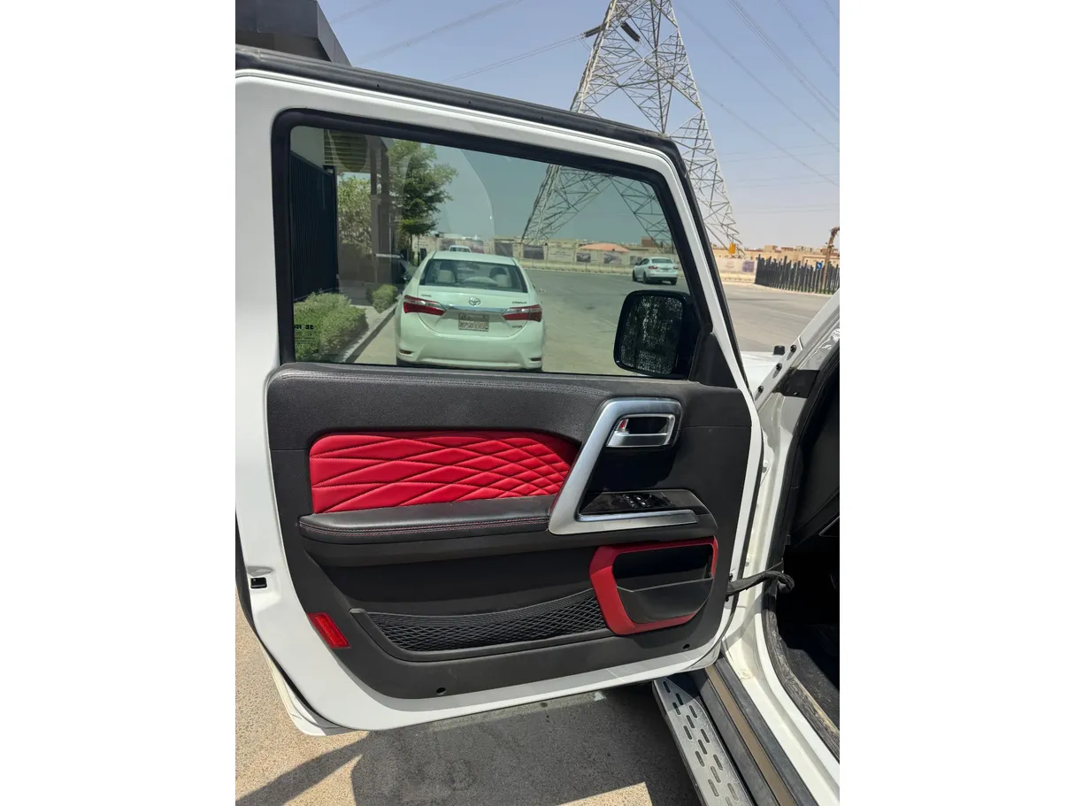 Car image 10