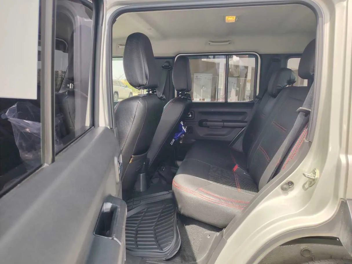 Car image 15