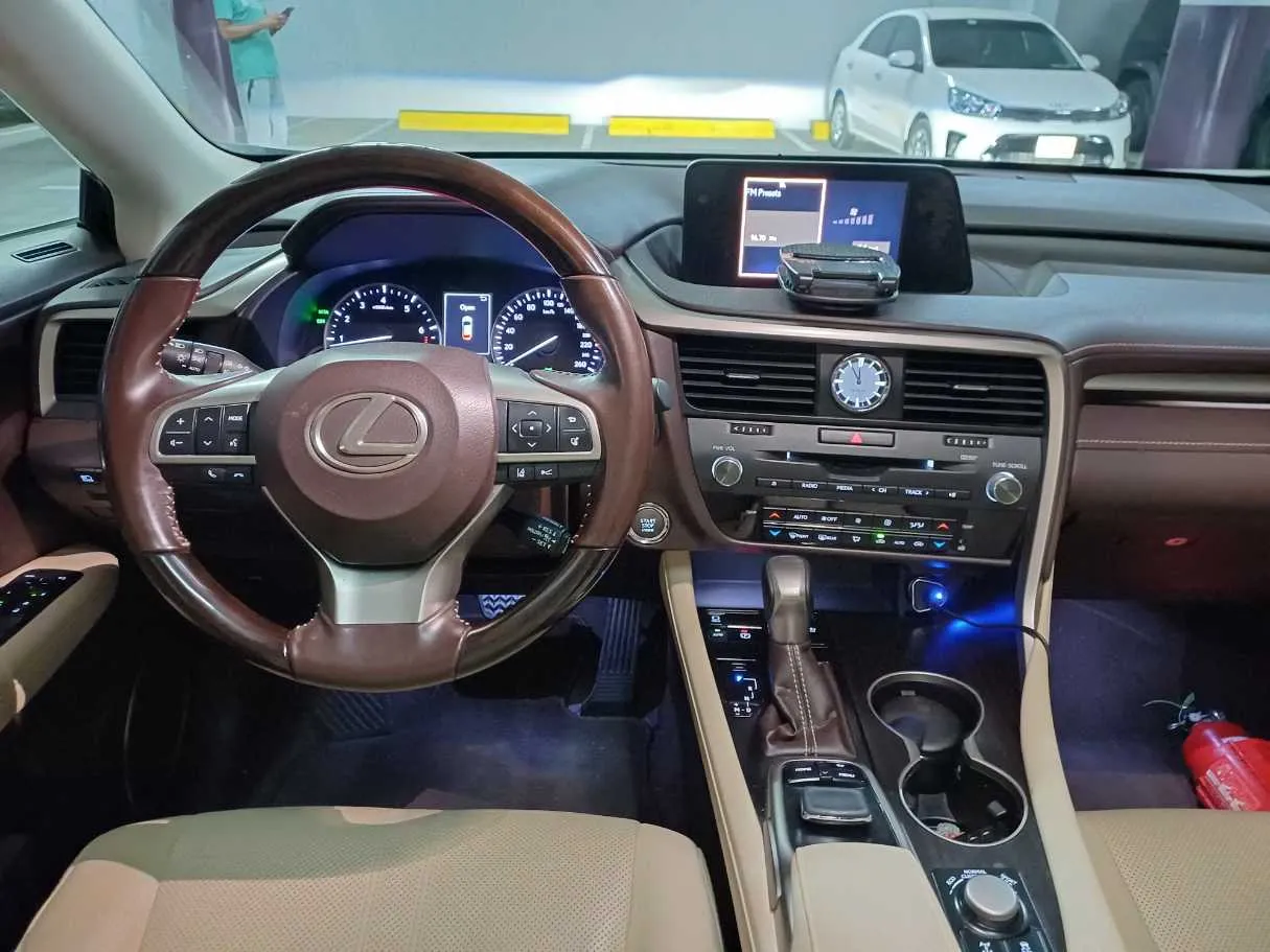 Car image 17