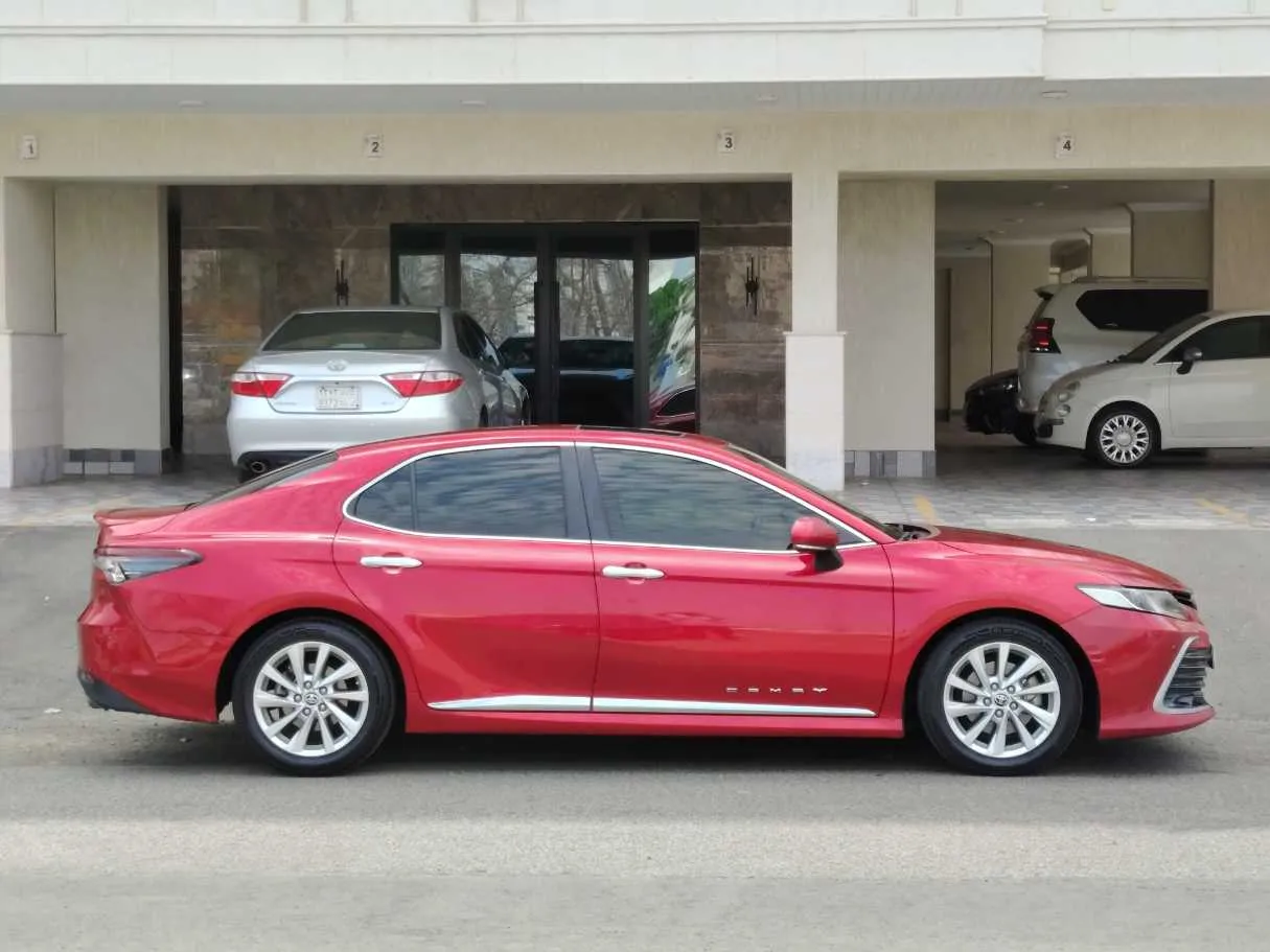 Car image 4