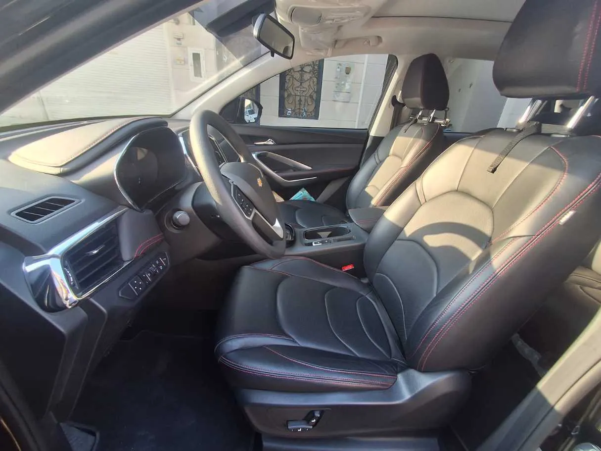 Car image 12