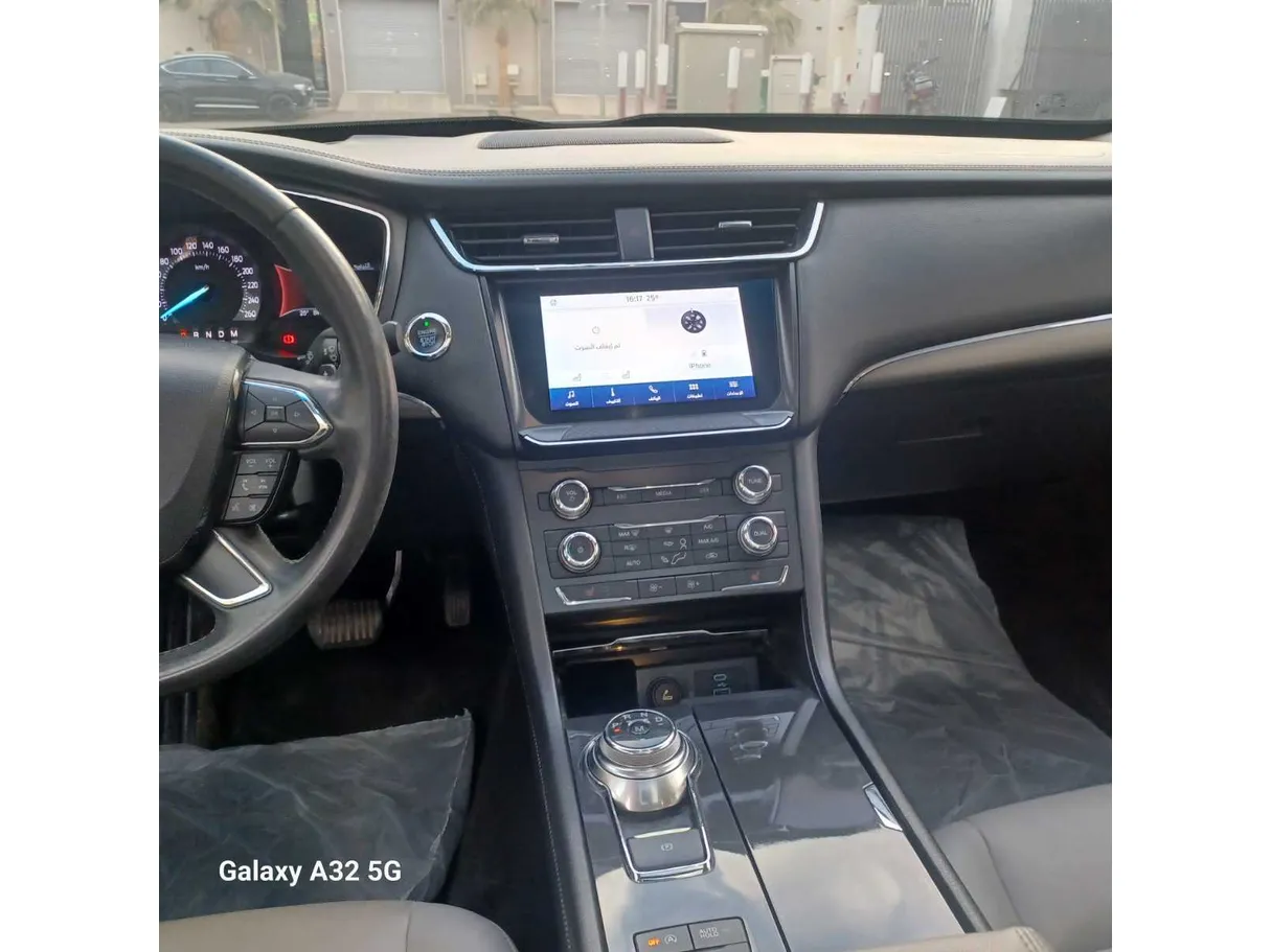 Car image 12
