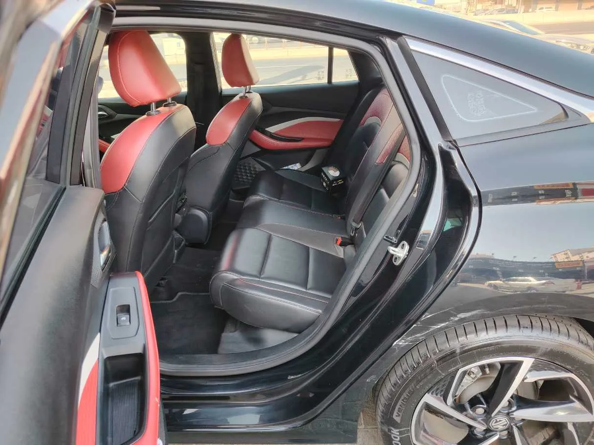 Car image 15
