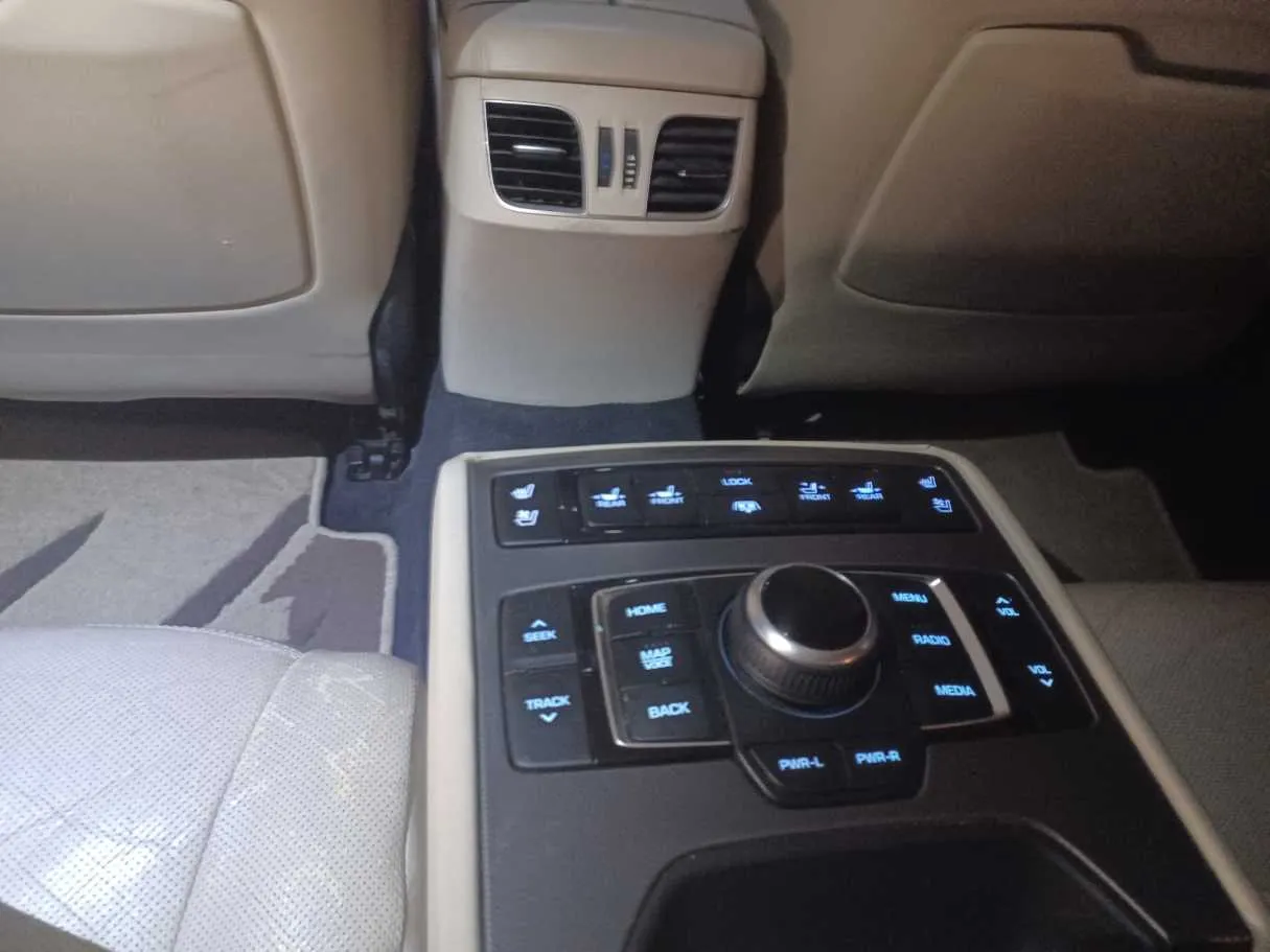 Car image 22