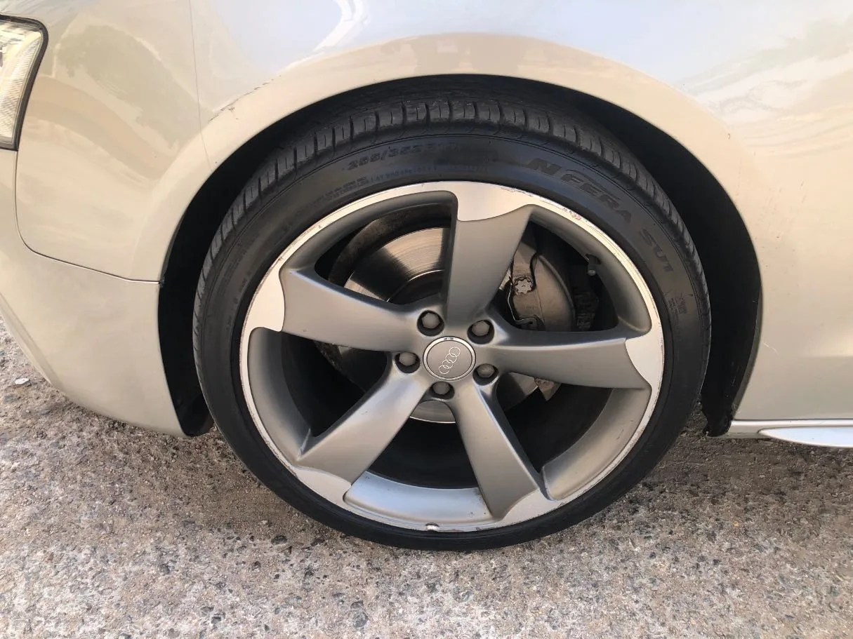 Car image 10
