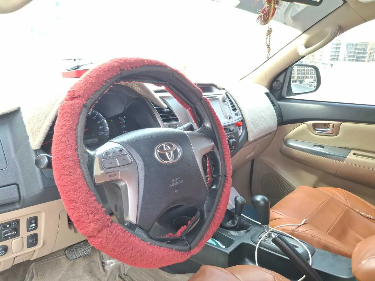 Car image 11