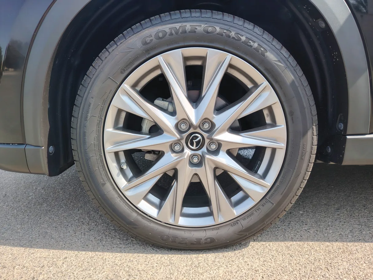 Car image 9