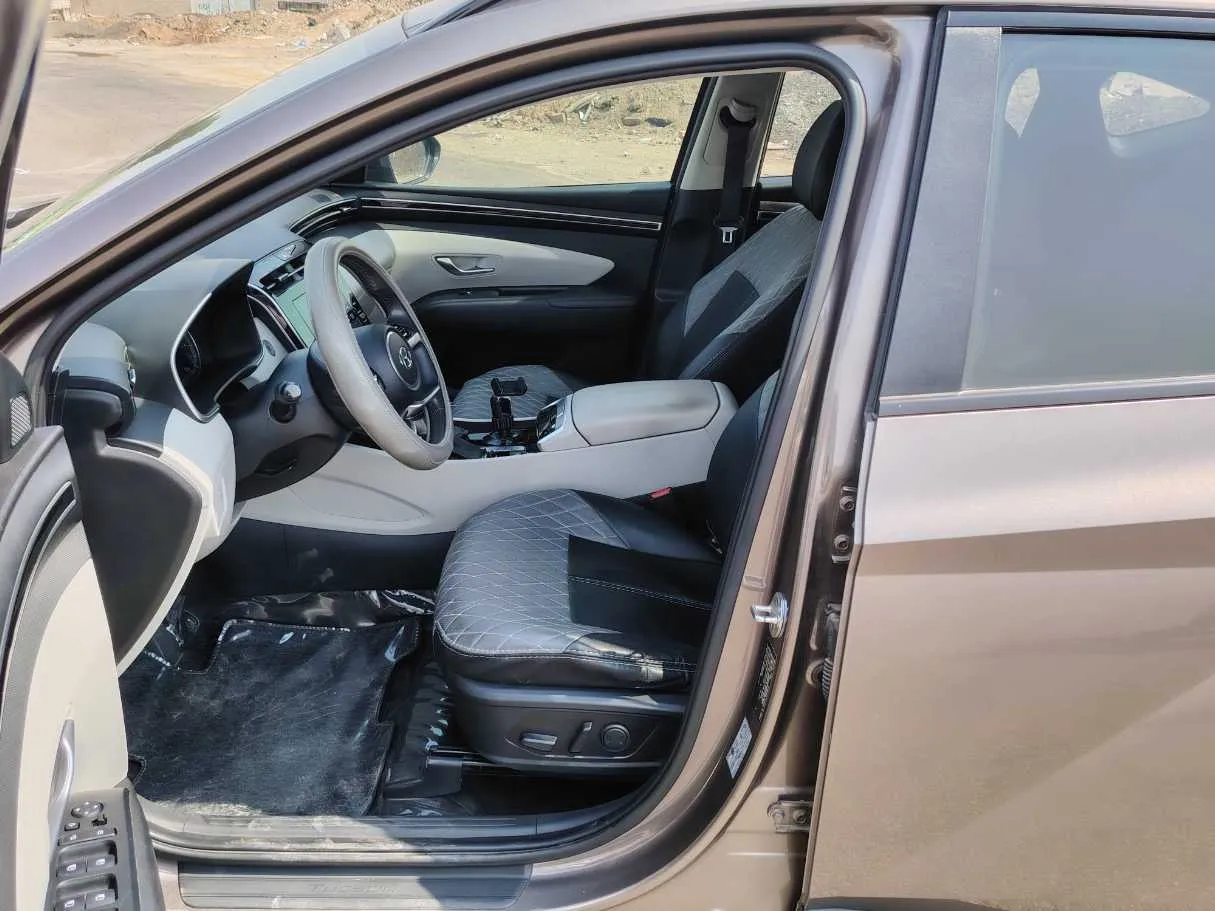 Car image 13
