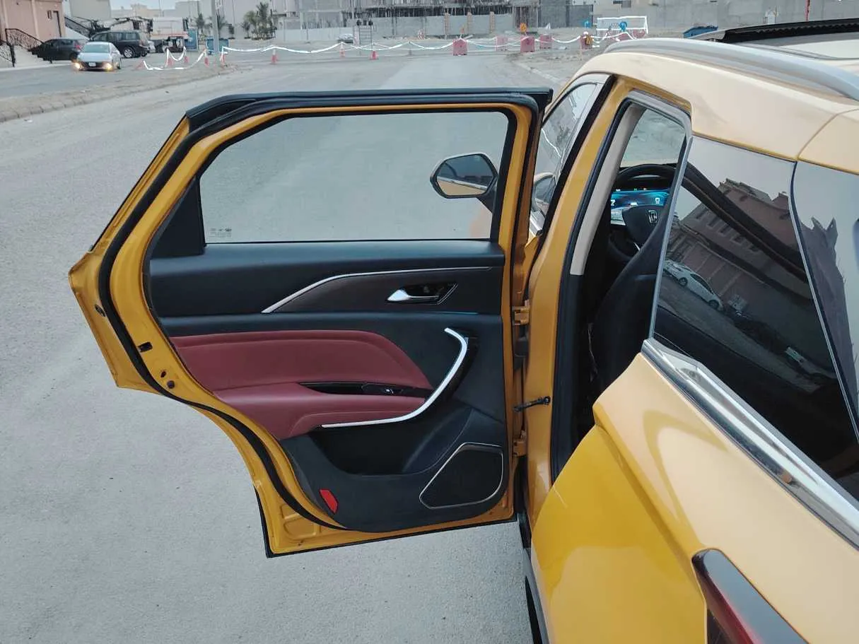 Car image 13