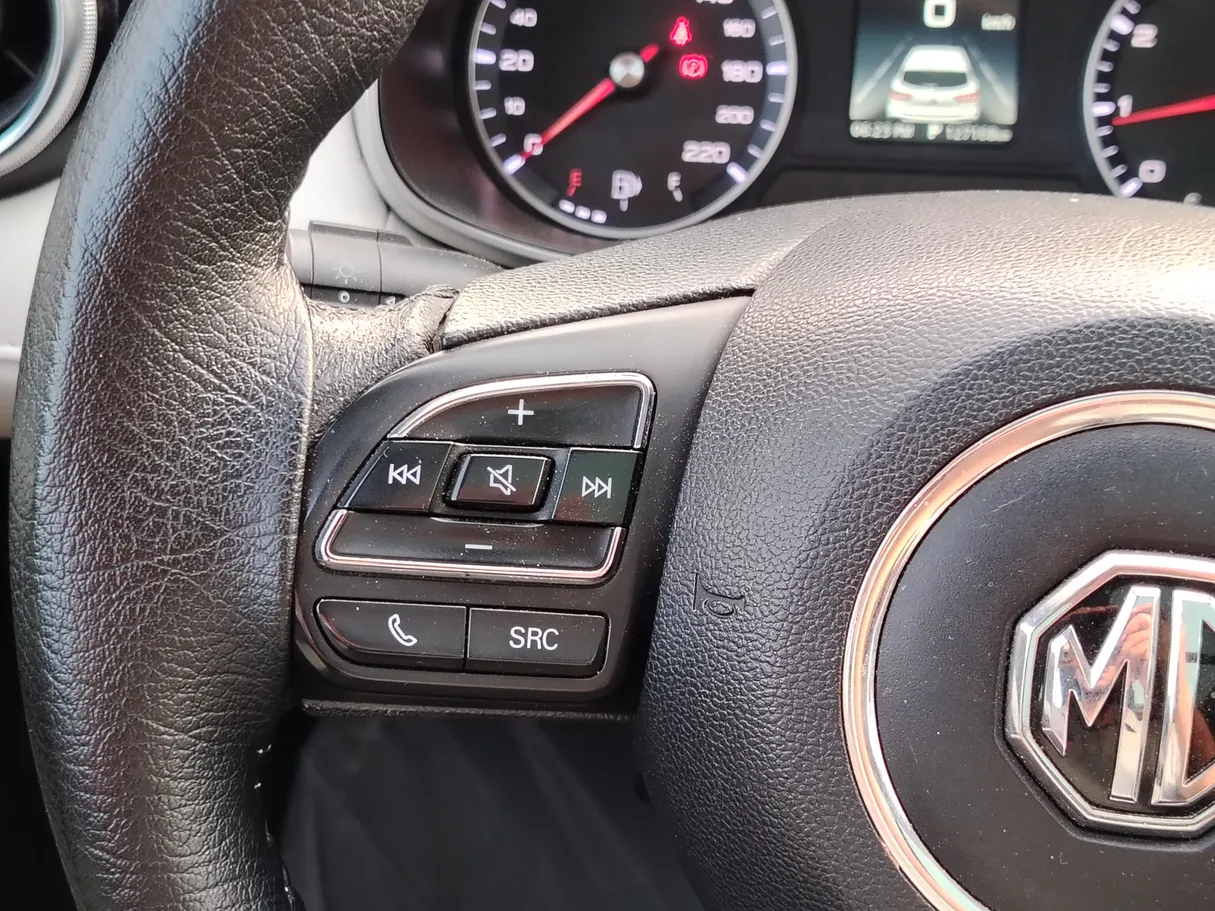 Car image 26
