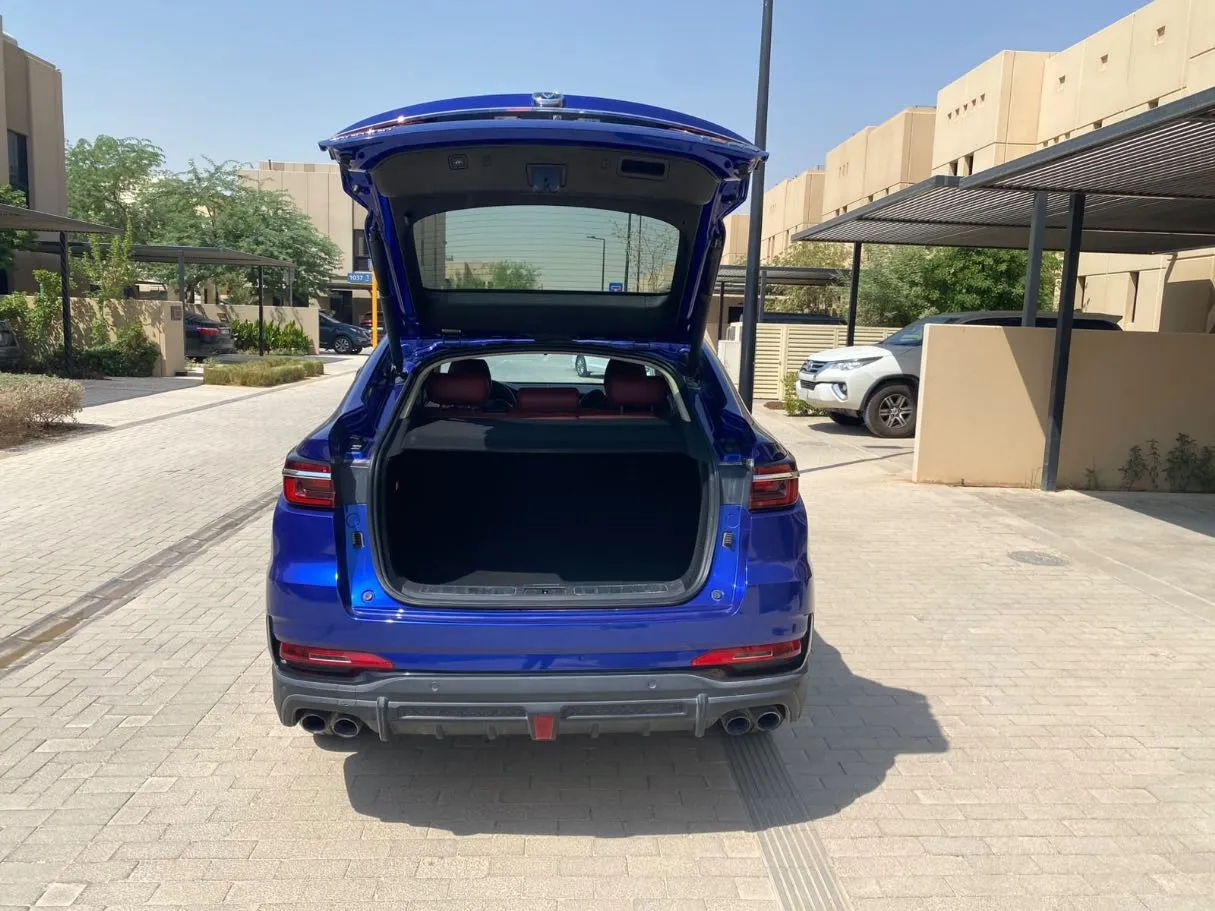 Car image 16