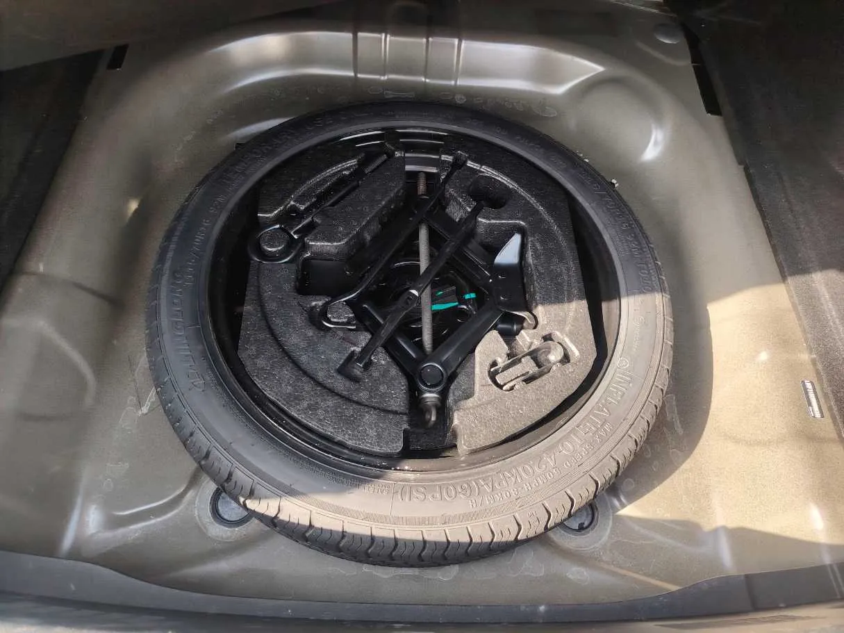 Car image 29