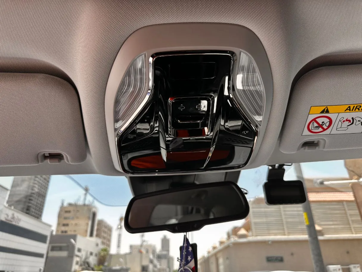 Car image 23