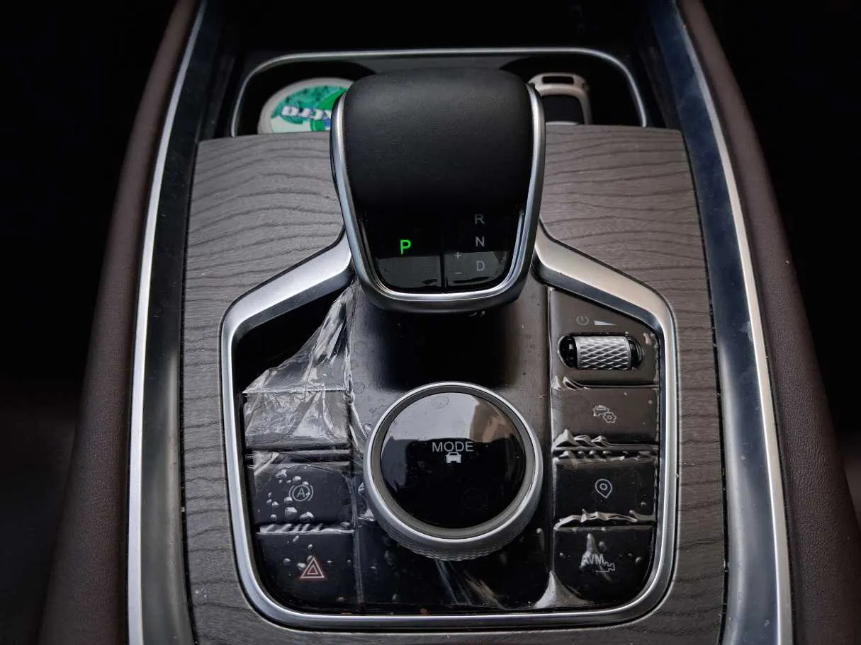 Car image 15