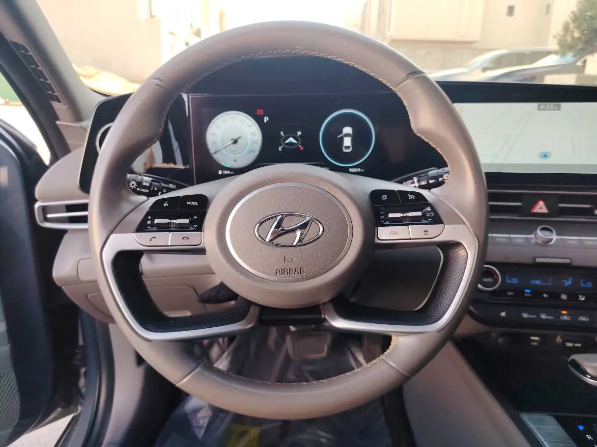 Car image 23