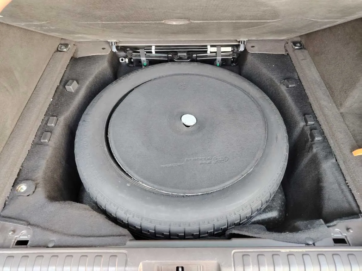 Car image 34