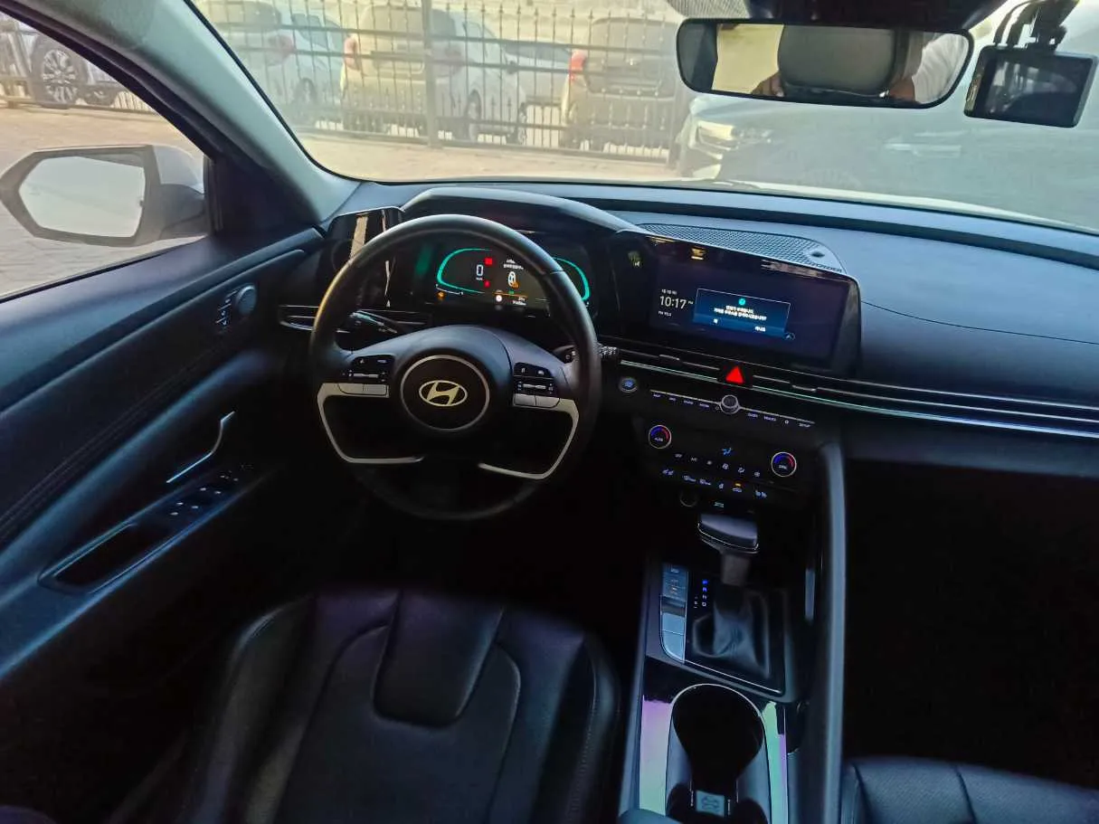 Car image 21