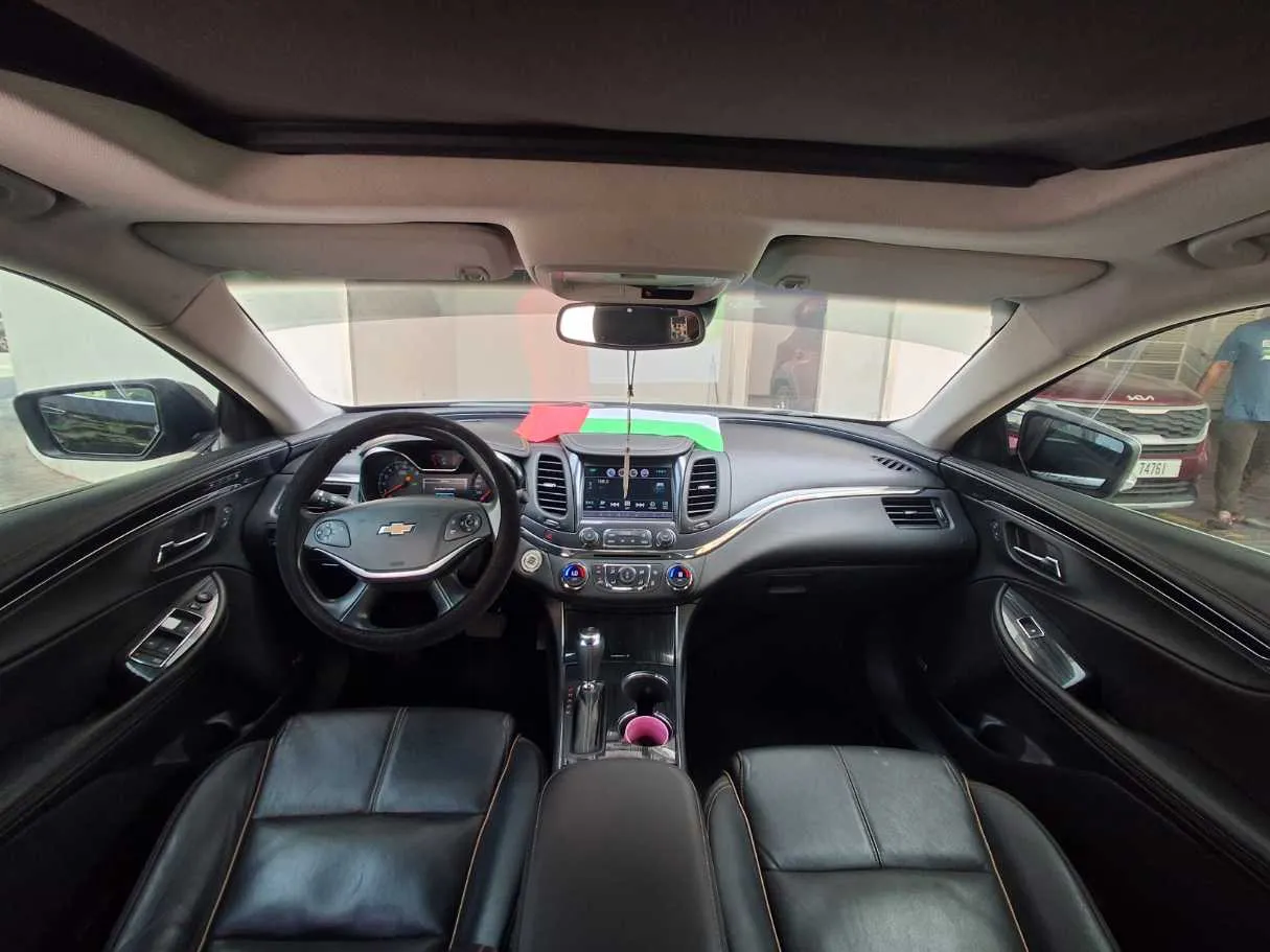 Car image 17