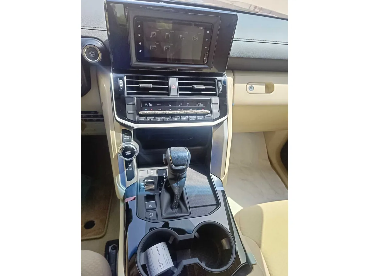 Car image 23