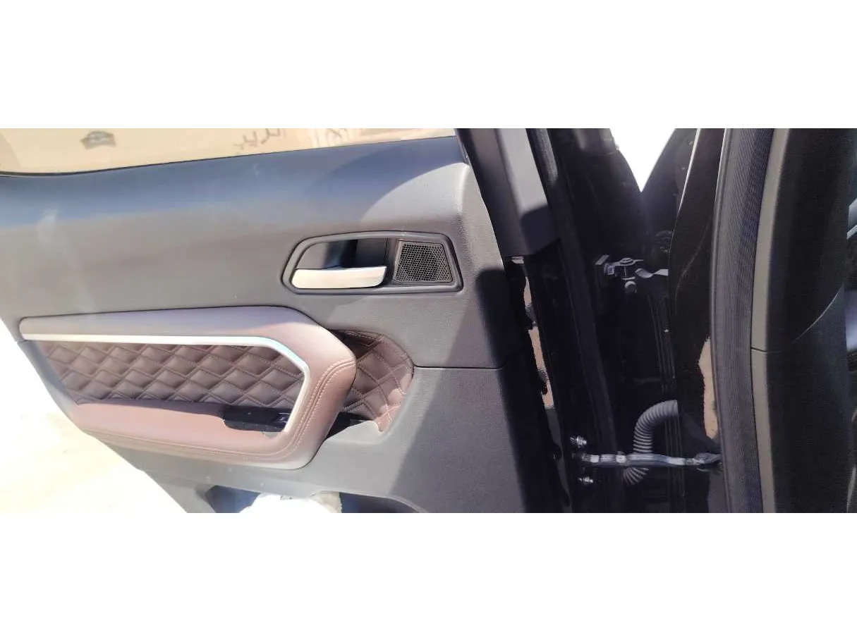 Car image 28