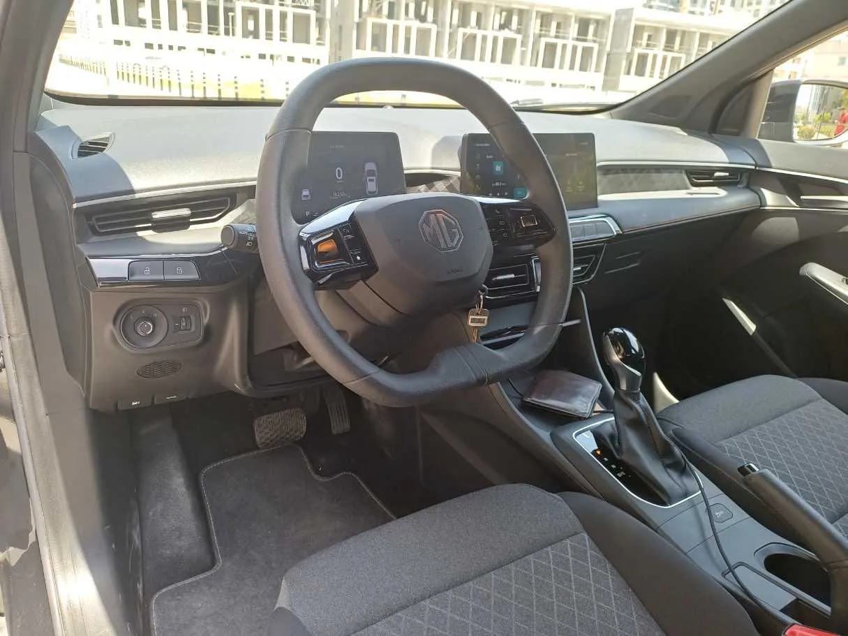 Car image 11