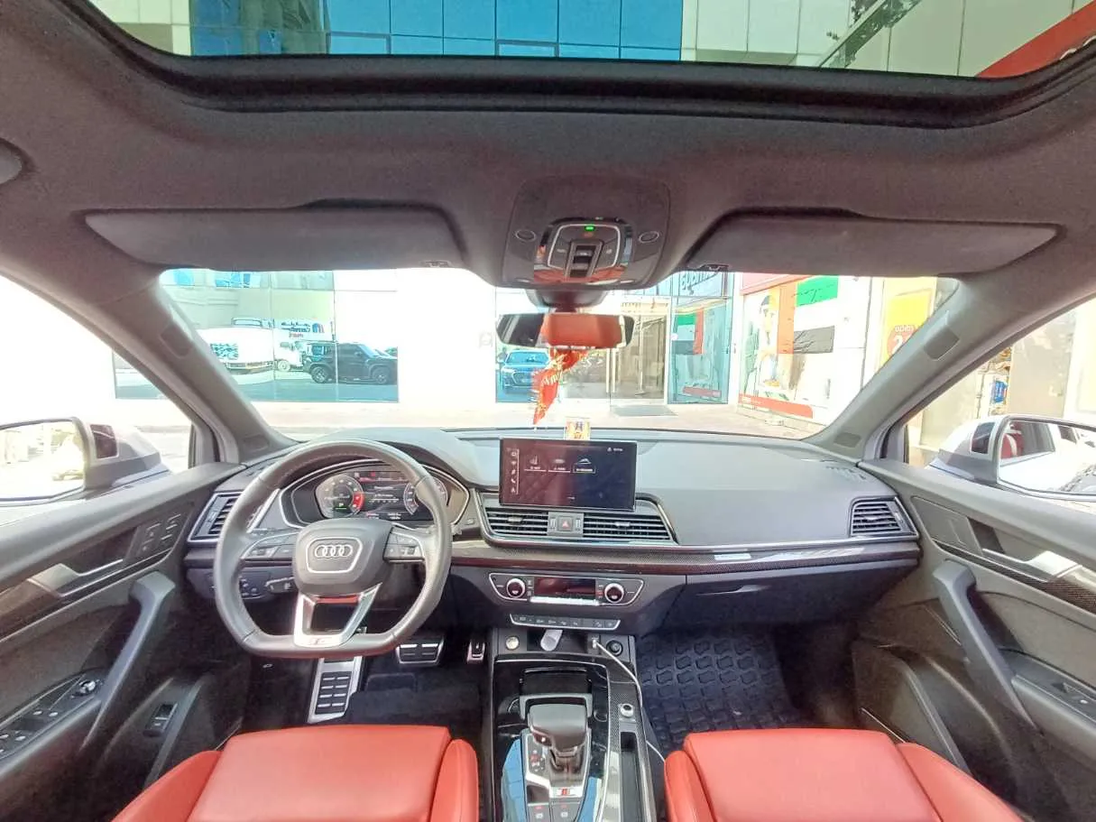 Car image 14
