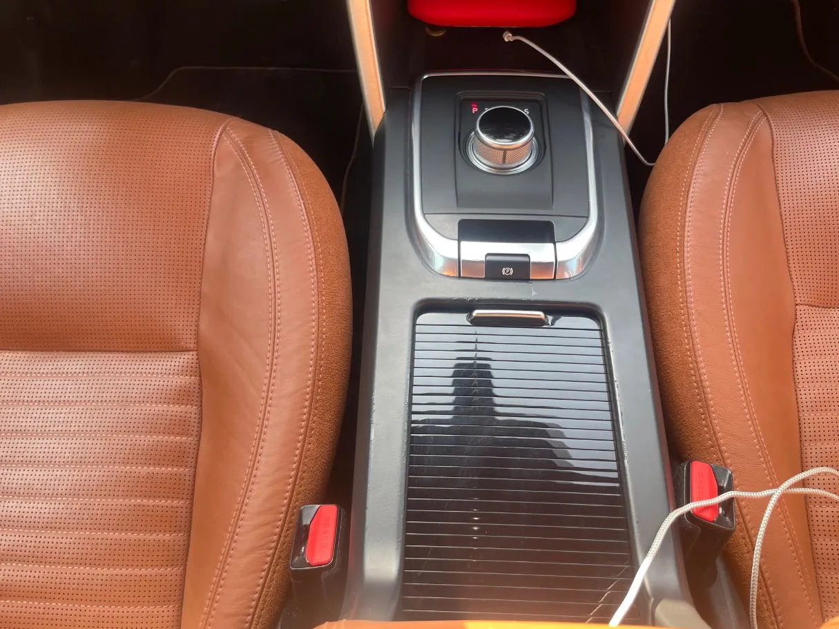 Car image 19