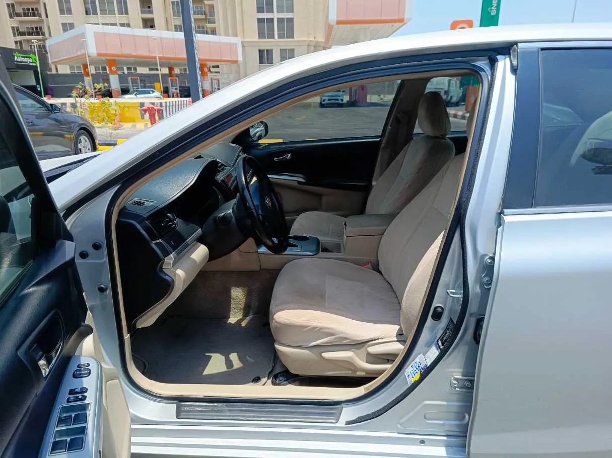 Car image 14
