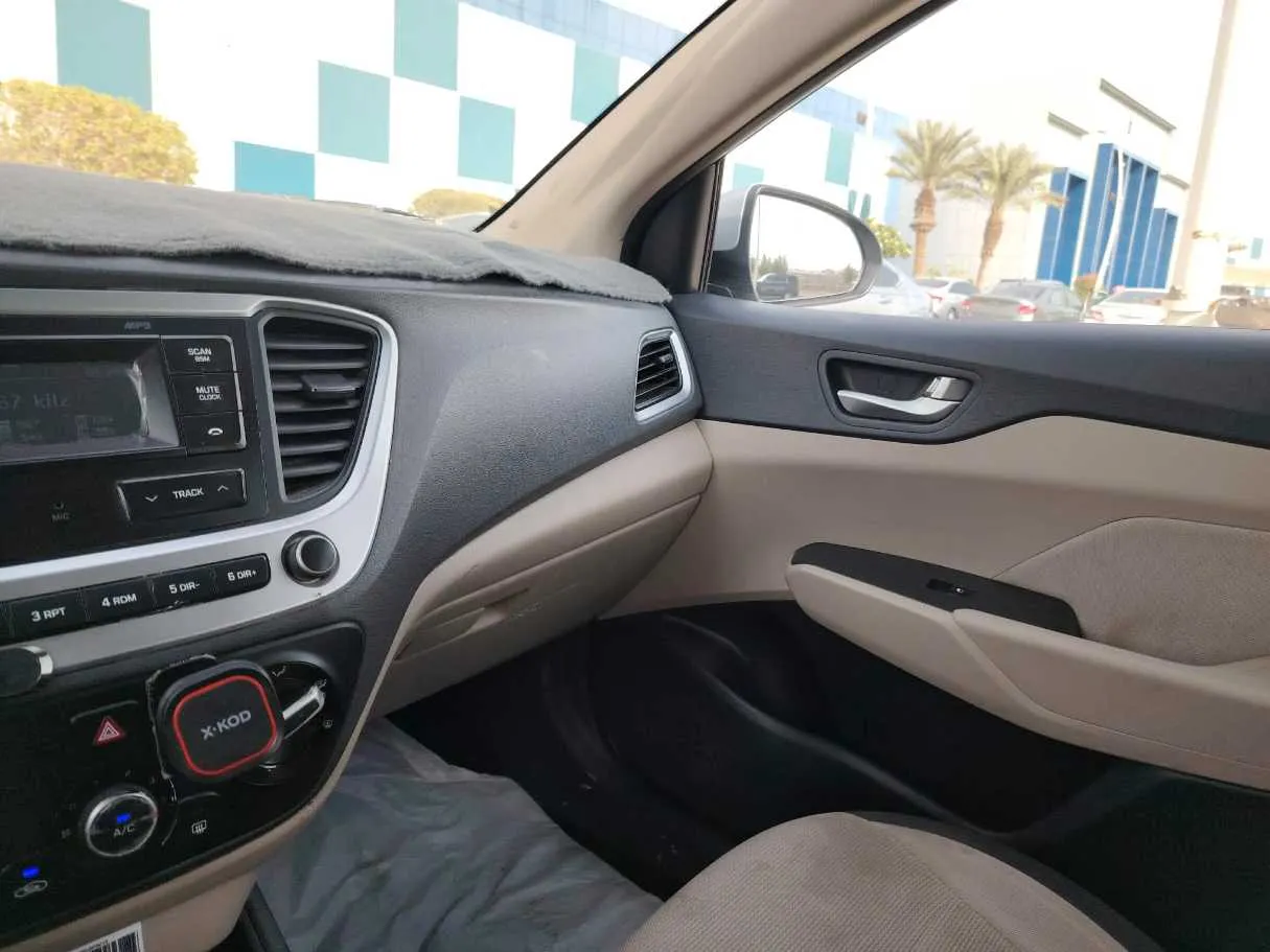 Car image 25