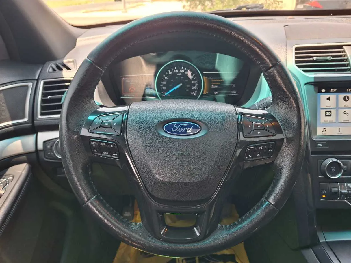 Car image 17