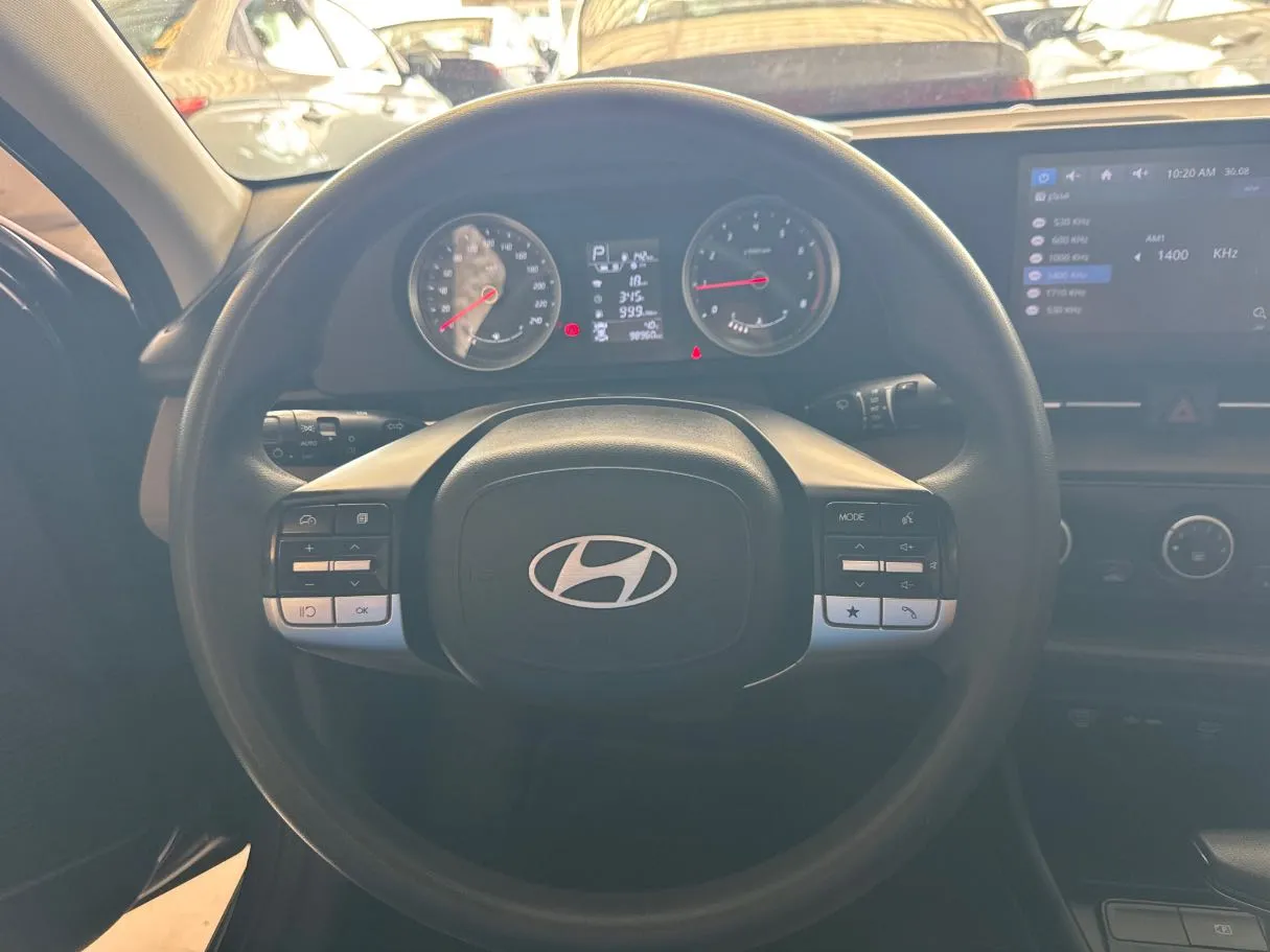 Car image 10
