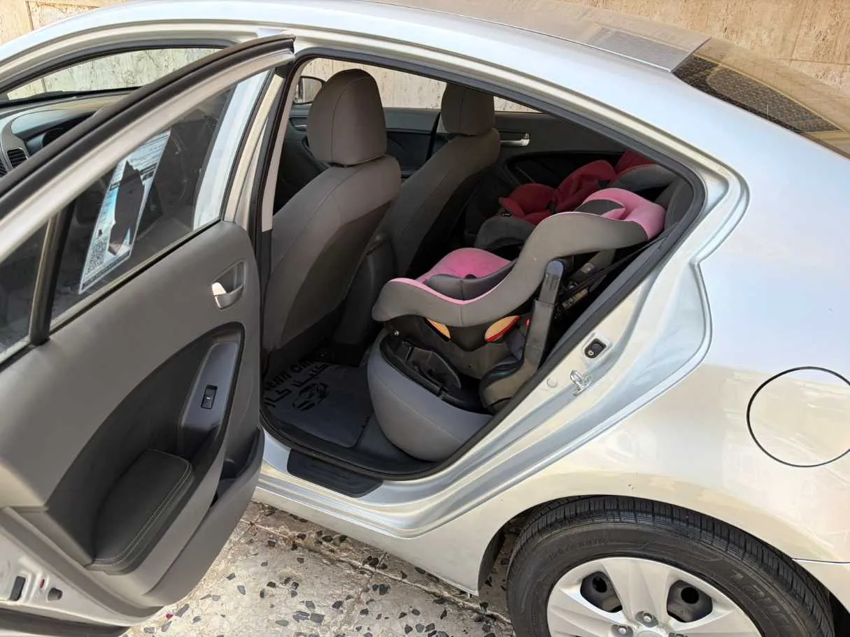 Car image 18